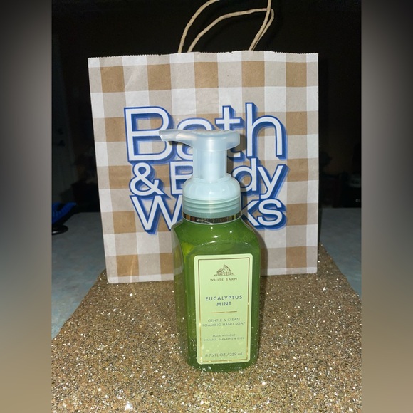 NWT‼️ Bath & Body Works Bundle💞2 Single Wick Candles & 2 Handsoaps +FREE GIFT🎁 - Picture 3 of 5